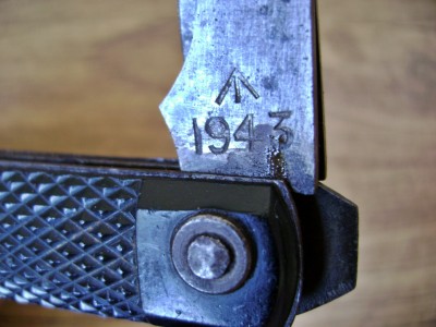 British Army Knife 1943 - Date & MoD Broad Arrow.JPG
