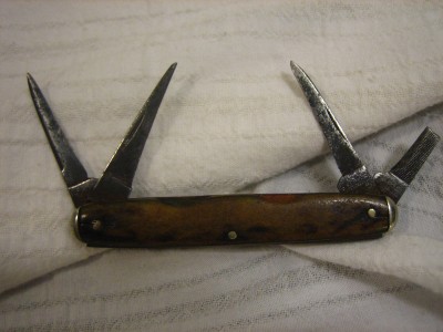 This was a good knife for probably more than 1 owner...