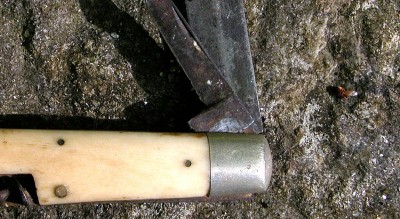 DSCN2868A small blade tang.jpg