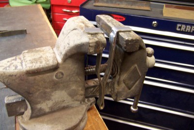 This is the knife vise setting in a larger bench vise, ready to use.