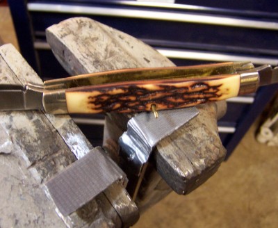 The rocker pin is now in place.<br />The next step is to clip the pin and spin ahead on this side of the pin with a pin spinner.
