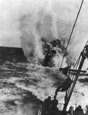 explosion_off_stern.jpg
