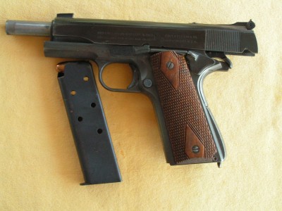 1911a1 Colt manuf.1942n U.S. Army Issue 009.jpg