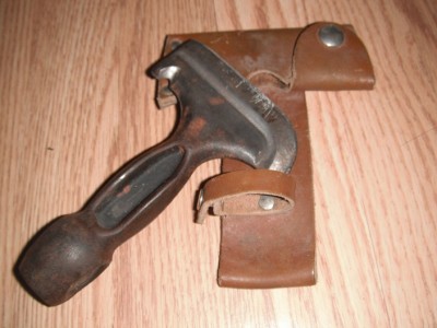 Sheath has a belt loop