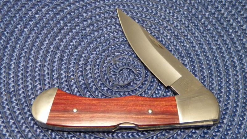 人気特価激安 Bucklock Wood Pend. Pat. USA 532 Buck Folding Knife Lockback その他