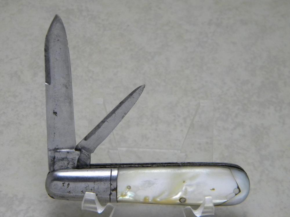 Walden Knife Co. NY Genuine Mother of Pearl 2 Blade Barlow Knife *Very
