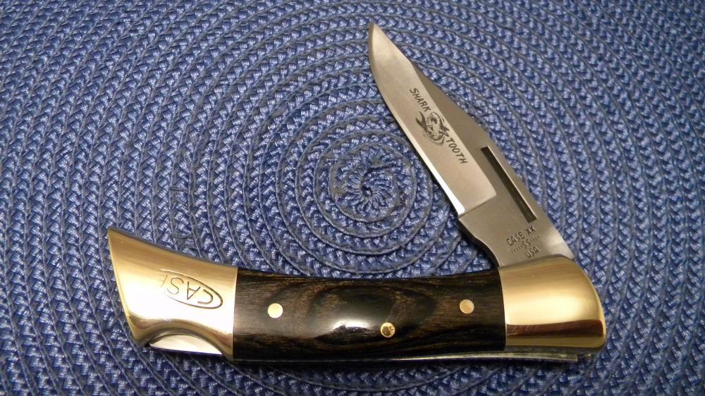 Case XX SS USA 9 Dot (1981) Wood P197L SSP Shark Tooth