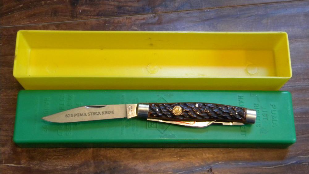 Puma Germany Bone 675 Stockman Knife c.1969 in Green and Yellow Plastic Box