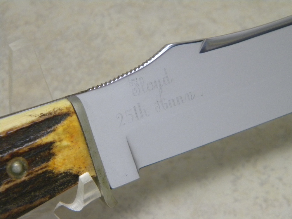 Case 523-6 Stag Fixed Blade Hunting Sheath Knife with Round Case 523-6 Stag Fixed Blade Hunting Sheath Knife with Round