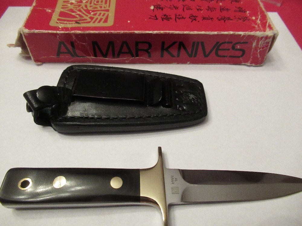 ナイフ　アルマー　ALMAR KNIVES 1979-1988 10th ANNIVERSARY 限定品　龍　虎　馬　の文字が見られます