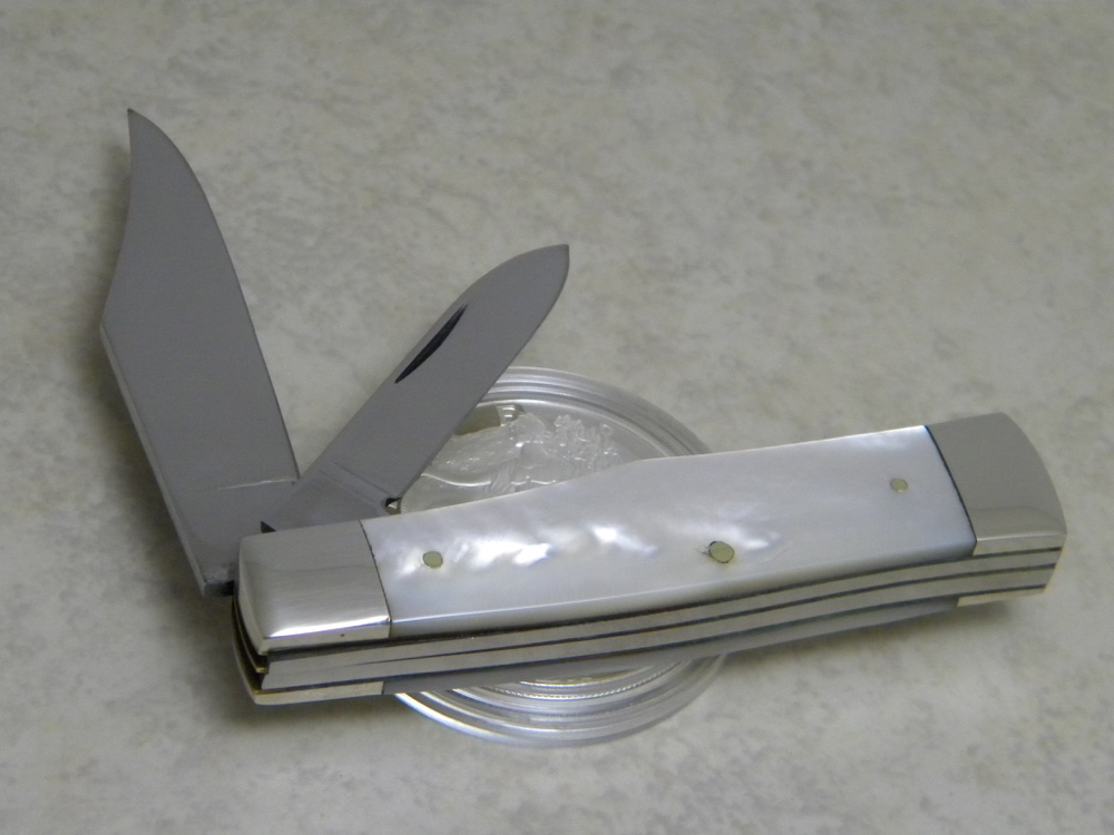 Queen Steel Made in USA Q82 Pearl "Wolverine Knife Collectors Club