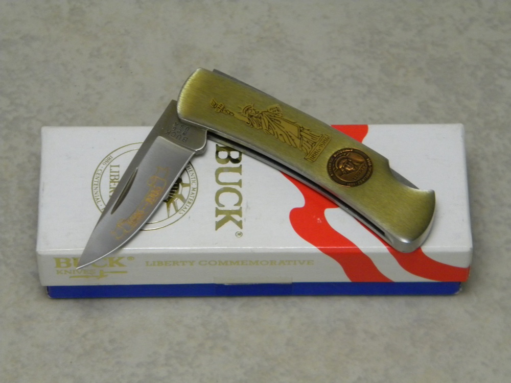 Buck 826 USA Statue of Liberty Centennial 18861986 Folding Lockback