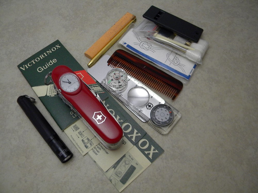 Survival kit best sale victorinox