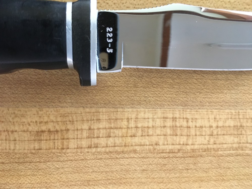 Case XX Fixed Blade Hunting/ Skinning Knife, 2235