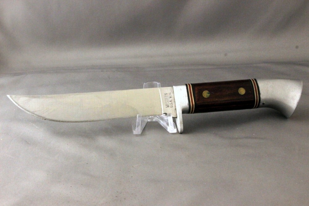 WESTERN USA W36 Hunting Knife with NonOriginal Leather Sheath, 1979