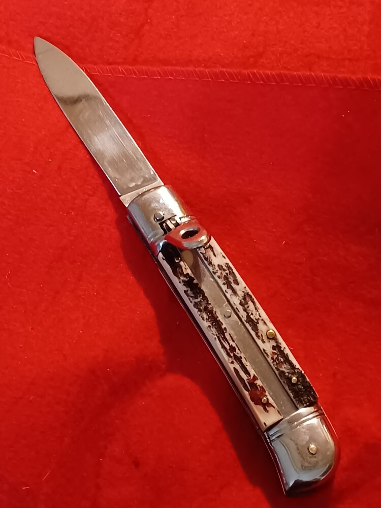 Othello Rostfrei Lever lock knife.