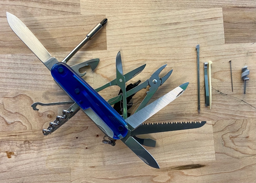 Victorinox Cyber Tool L 41 with blue scales free shipping