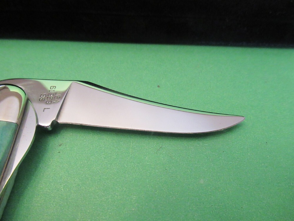 2002 CASE XX RUSSLOCK RED SHEILD GREEN CHRISTMAS TREE KNIFE
