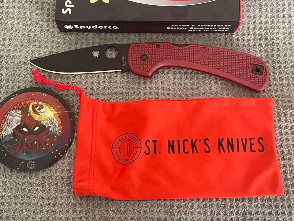 Spyderco St. Nick's Knives Exclusive Goddard - Red FRN - Black 4V
