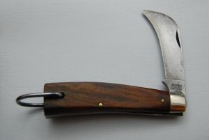 Schrade In Very Good Condition With Wood Covers 4 3/8