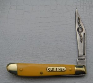 Schrade In Near Mint Condition With Yellow Delrin Covers 2 7/8