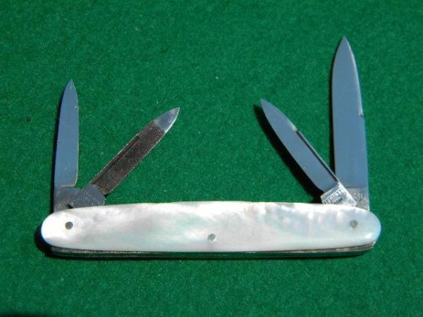 E Bruckmann Ohligs-Solingen, Germany Pearl 4 Blade - C. 1891-1956 E Bruckmann Ohligs-Solingen, Germany Pearl 4 Blade - C. 1891-1956
