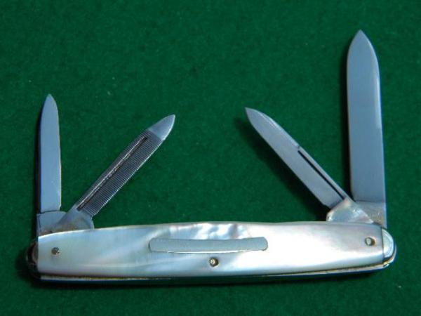 E.C. Simmons Keen Kutter 443 Pearl 4 Blade Pen - Pre 1940 E.C. Simmons Keen Kutter 443 Pearl 4 Blade Pen - Pre 1940