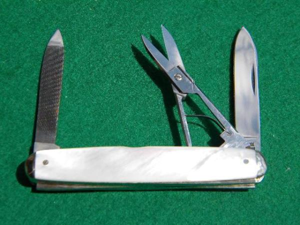 Case XX Stainless 1940-64 8364S Pearl 3 Blade w/Scissors - Mint Case XX Stainless 1940-64 8364S Pearl 3 Blade w/Scissors - Mint