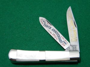 Fight'n Rooster Pearl Trapper 1985 Club Knife - Mint