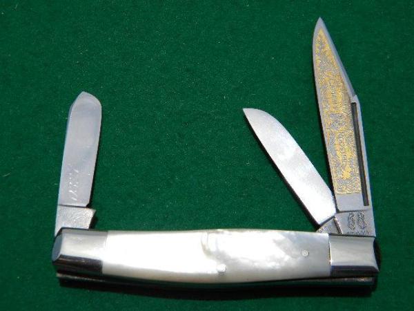 Fight'n Rooster Pearl 3 Blade Stockman - Mint Fight'n Rooster Pearl 3 Blade Stockman - Mint