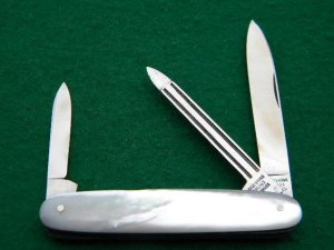 E Bruckmann Ohligs-Solingen, Germany Pearl 2 Blade w/File - C. 1891-1956