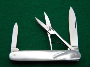 E Bruckmann Ohligs-Solingen, Germany Pearl 2 Blade w/Scissors - C. 1891-1956