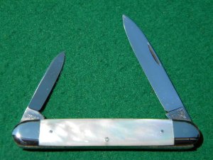 E Bruckmann Ohligs-Solingen, Germany Pearl 2 Blade - C. 1891-1956