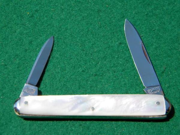 E Bruckmann Ohligs-Solingen, Germany Pearl 2 Blade - C. 1891-1956 E Bruckmann Ohligs-Solingen, Germany Pearl 2 Blade - C. 1891-1956