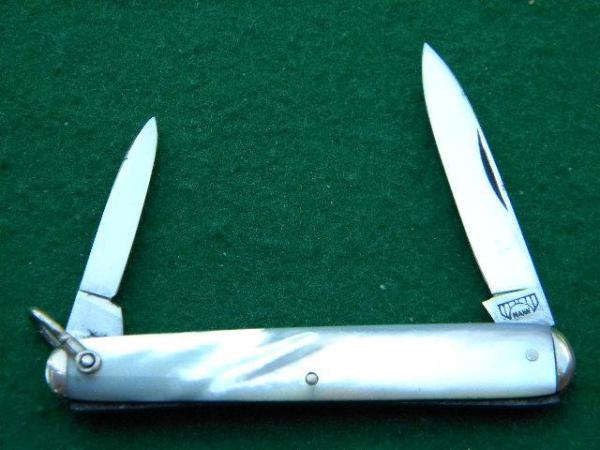 E Bruckmann Ohligs-Solingen, Germany Pearl 2 Blade w/Bail - C. 1891-1956 E Bruckmann Ohligs-Solingen, Germany Pearl 2 Blade w/Bail - C. 1891-1956