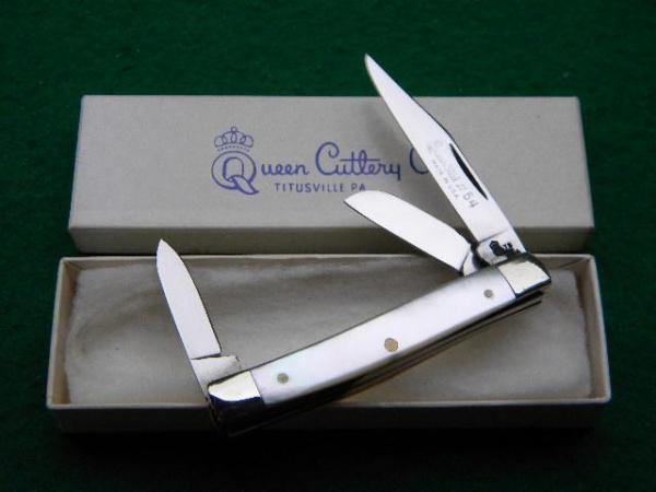 Queen # 54 Pearl Small 3 Blade Serpentine Knife Queen # 54 Pearl Small 3 Blade Serpentine Knife