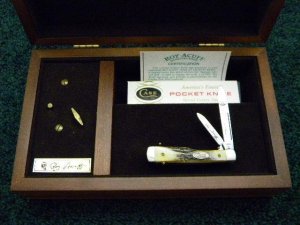 1985 Roy Acuff Commemoritive Case Gunstock Knife in Wood Display/Music Box - Mint