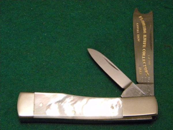 Fight'n Rooster Pearl One Arm Razor 1982 Club Knife - Mint Fight'n Rooster Pearl One Arm Razor 1982 Club Knife - Mint