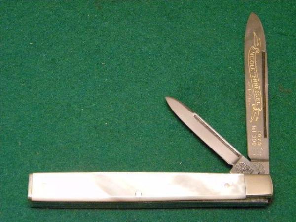 Fight'n Rooster Pearl 1979 Club Doctor's Knife - Mint Fight'n Rooster Pearl 1979 Club Doctor's Knife - Mint