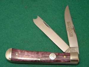 Queen Titusville, PA #19 PH - D2  Wood One Arm Trapper Knife