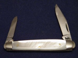 Queen #4 Pearl Sleeveboard Pen Knife Queen Tang Stamp Etched - c.1970's
