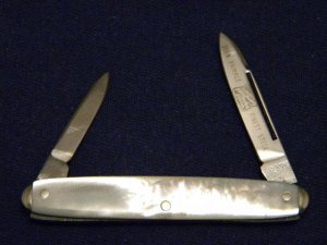 John Primble Belknap Hdw. & Mfg. Co. Pearl 5763 Pen Knife c.1940-1968