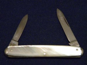 Stainless Cutlery Co. New York City (Camillus Trademark) Pearl 2 Blade Pen Knife c.1924-1940