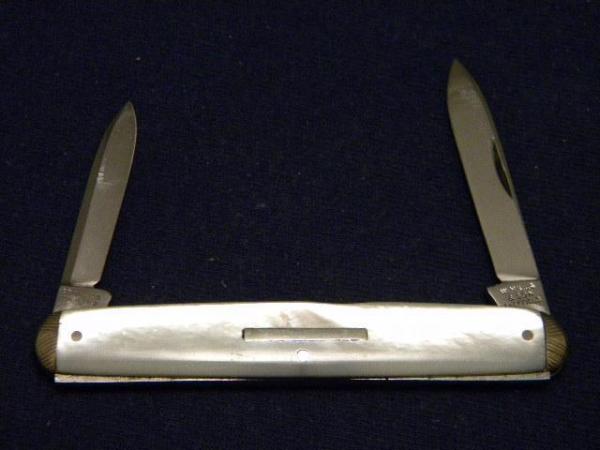 W. Mills & Son Sheffileld England Pearl 2 Blade Pen Knife c.1921-1947 - Mint