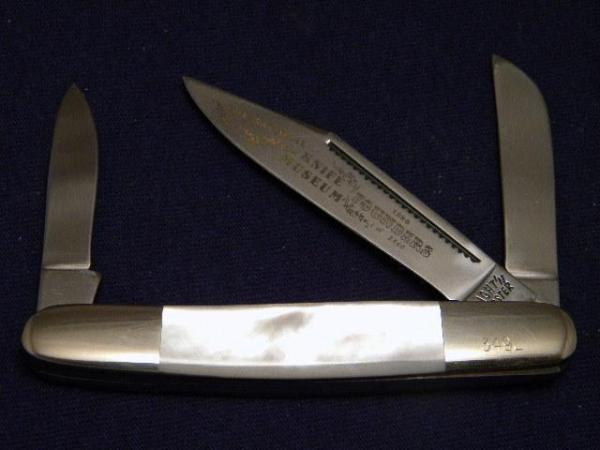 Fight'n Rooster Frank Buster Cutlery (Japan) Pearl 1980 NKCA Museum Founders Stockman Knife Fight'n Rooster Frank Buster Cutlery (Japan) Pearl 1980 NKCA Museum Founders Stockman Knife