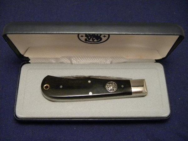 Smith & Wesson USA (Camillus) Slick Black Jumbo Trapper Knife c.1995 Smith & Wesson USA (Camillus) Slick Black Jumbo Trapper Knife c.1995