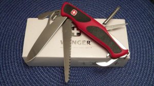 Wenger Switzerland Stainless Red 16320 Rangergrip Folding Linerlock Knife with Pocket Clip - NIB