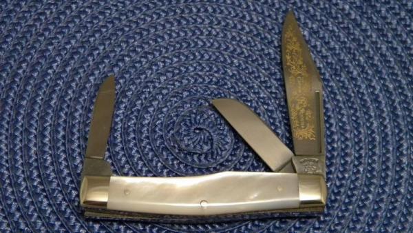 Fight'n Rooster Frank Buster Celebrated Cutlery Germany Pearl Gunstock Stockman Knife Fight'n Rooster Frank Buster Celebrated Cutlery Germany Pearl Gunstock Stockman Knife