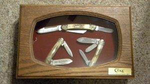 Case XX SS USA 10 Dot (1980) Stag 75th Anniversary Canoe Set in Wood Display - Engraved Bolsters