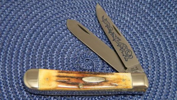 Case XX Stainless USA 3 Dot (1977) Stag 5254 SSP Blue Scroll Trapper Knife Case XX Stainless USA 3 Dot (1977) Stag 5254 SSP Blue Scroll Trapper Knife